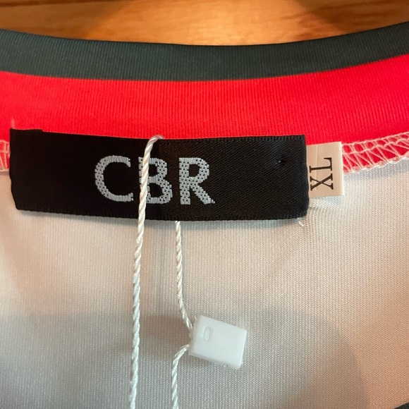 CBR CHIC/BOUTIQUE/ROSE White Top with Red and Black Bow w/ bee Design size XL - Picture 5 of 8